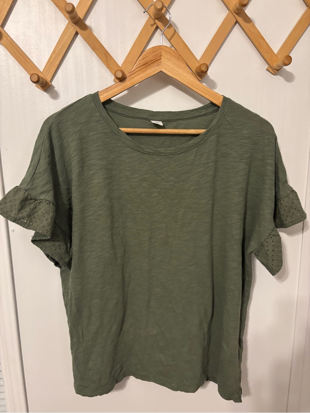 Old Navy Women’s Olive Green short sleeve shirt with ruffle sleeves